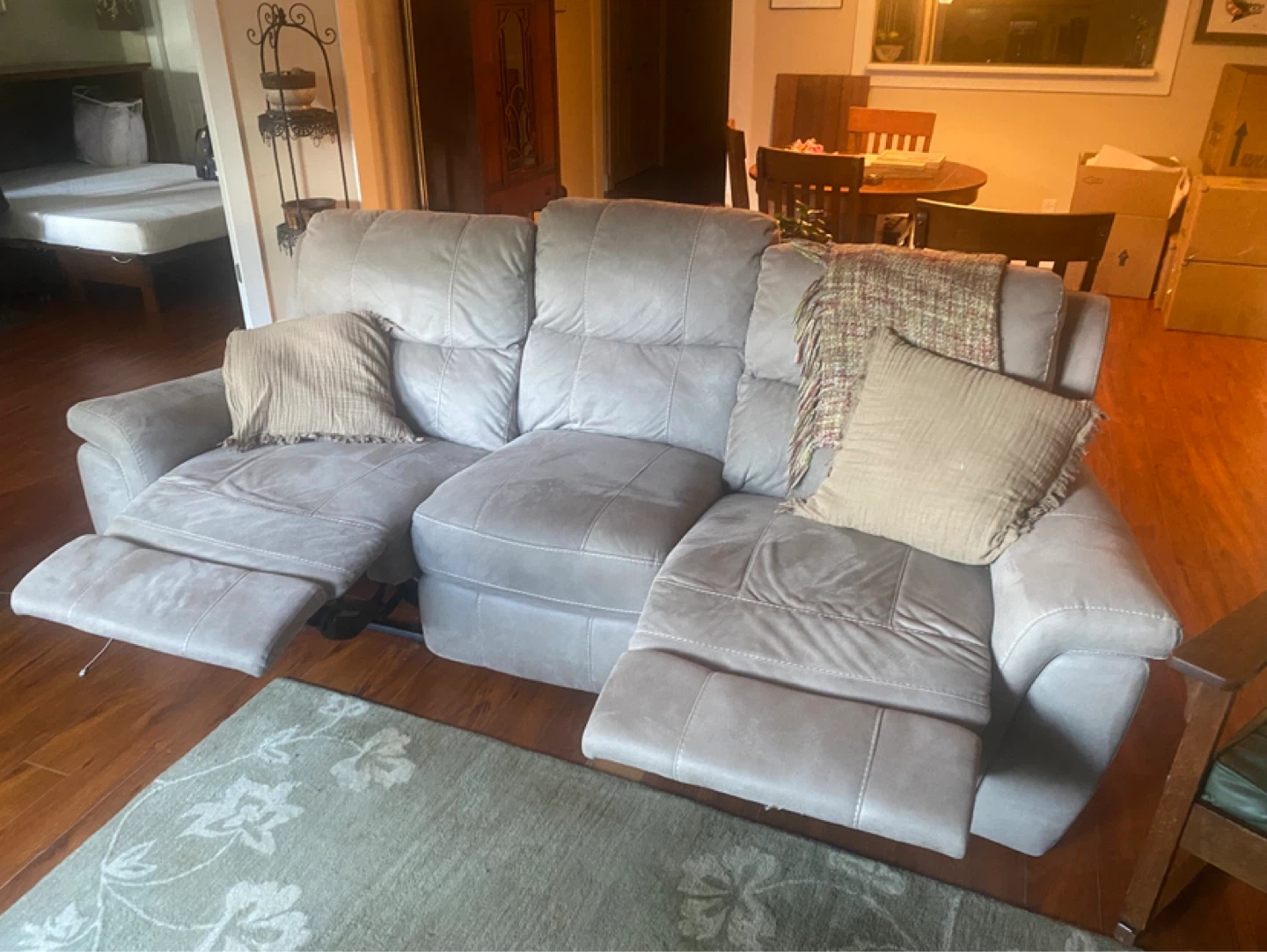 Deluxe sofa with a recliner at ea end - photo 2