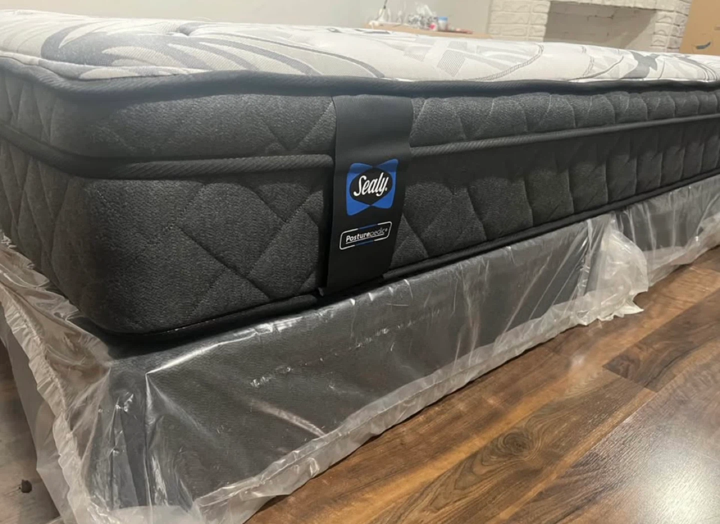 Sealy Posturepedic Mattress - photo 3