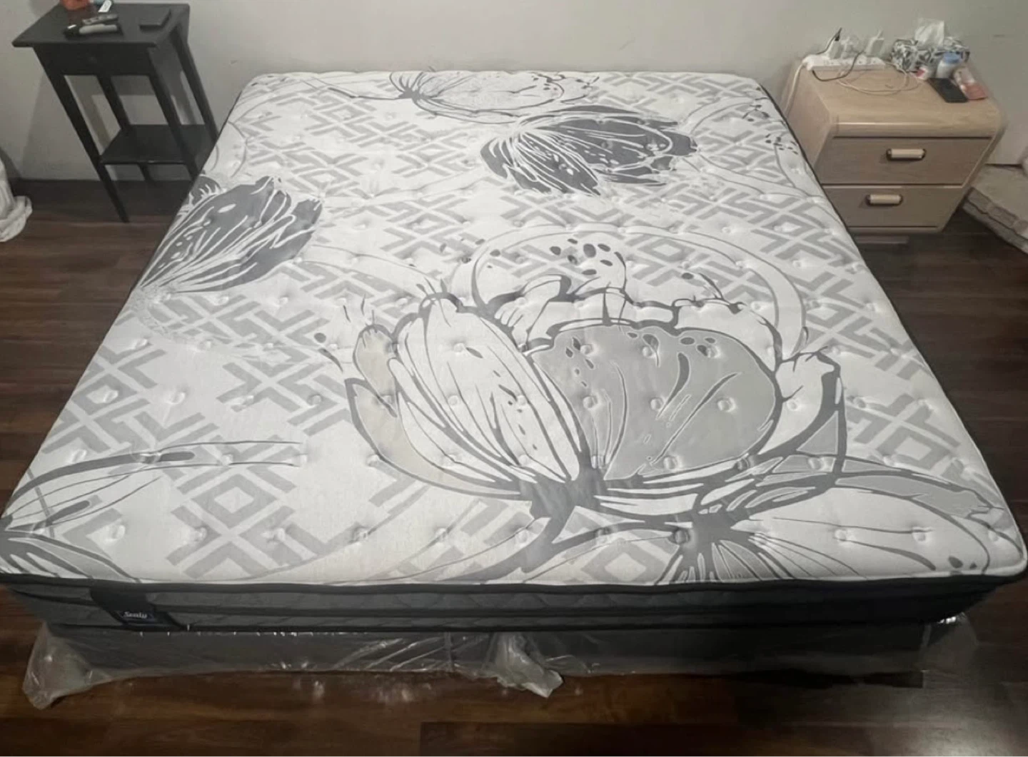 Sealy Posturepedic Mattress - photo 2