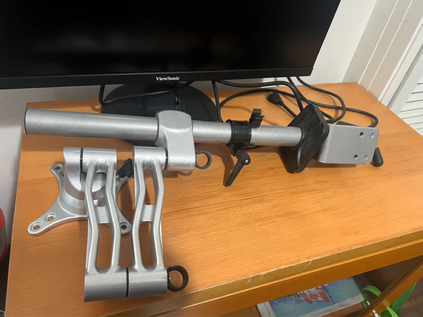 ViewSonic Monitor 24inch with a desk mount - photo 2