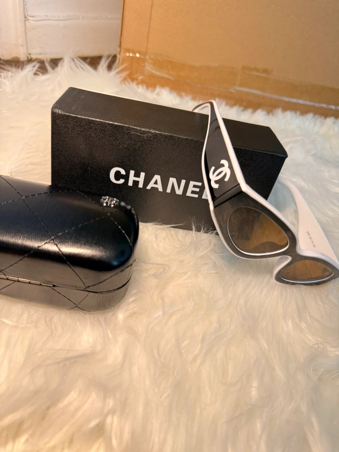 Chanel sunglasses - photo 2