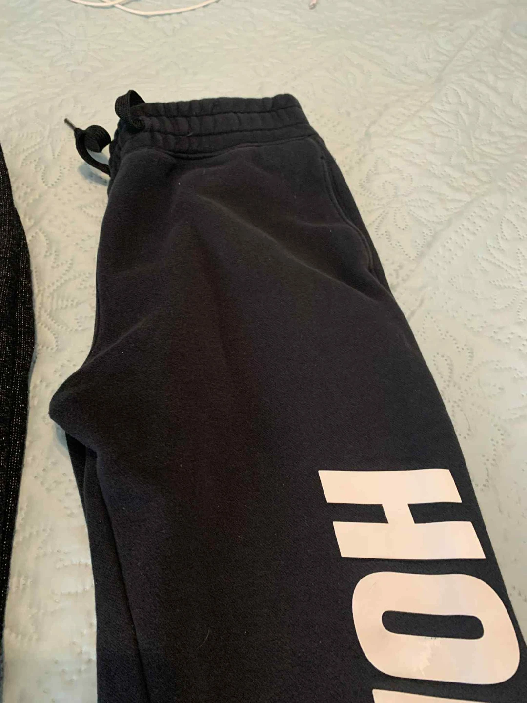2 pair sweatpants ROOTS & HOLLISTER - photo 2