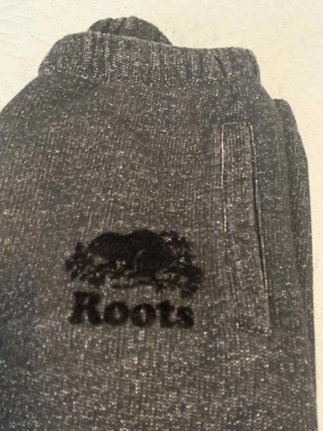 2 pair sweatpants ROOTS & HOLLISTER - photo 3