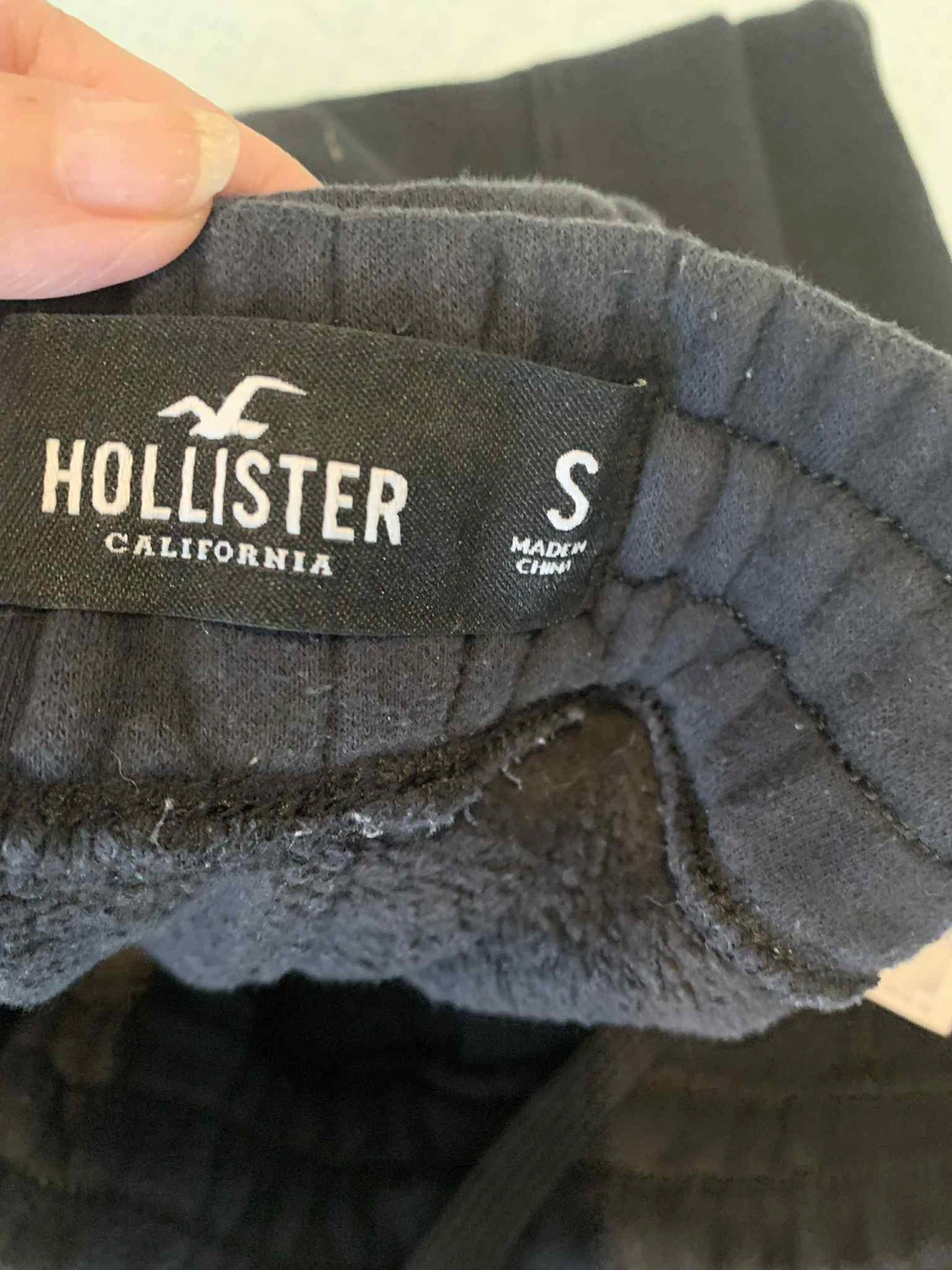 2 pair sweatpants ROOTS & HOLLISTER - photo 4
