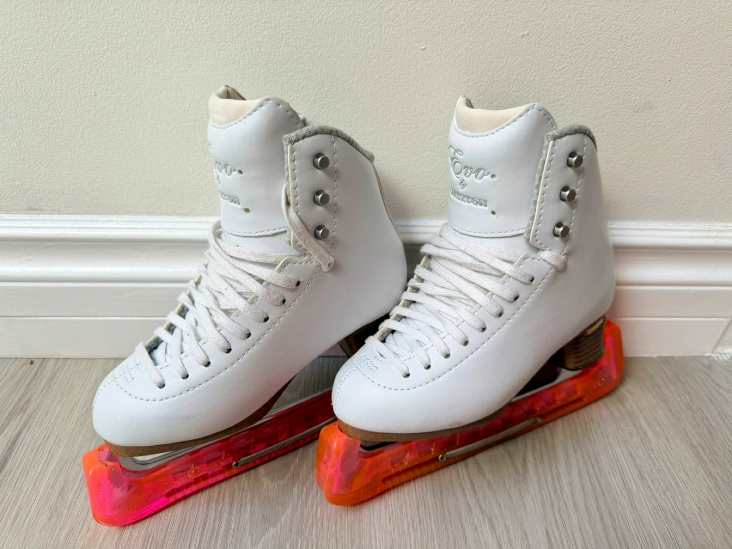 Jackson EVO Figure Skates Youth 1W – Like New ($409 Retail)