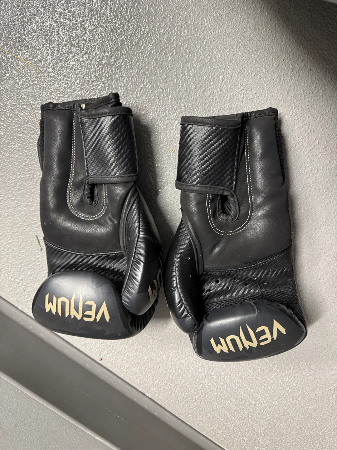 Venum Pro Boxing Gear 12 OZ Gloves - photo 2