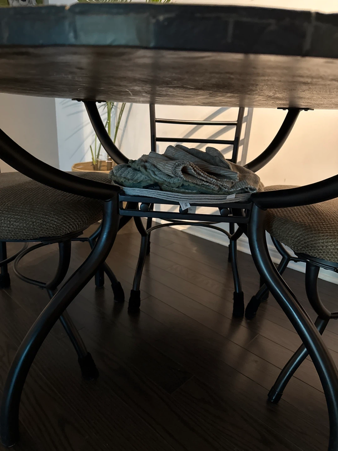 Round Slate Tile Dining Table - photo 3