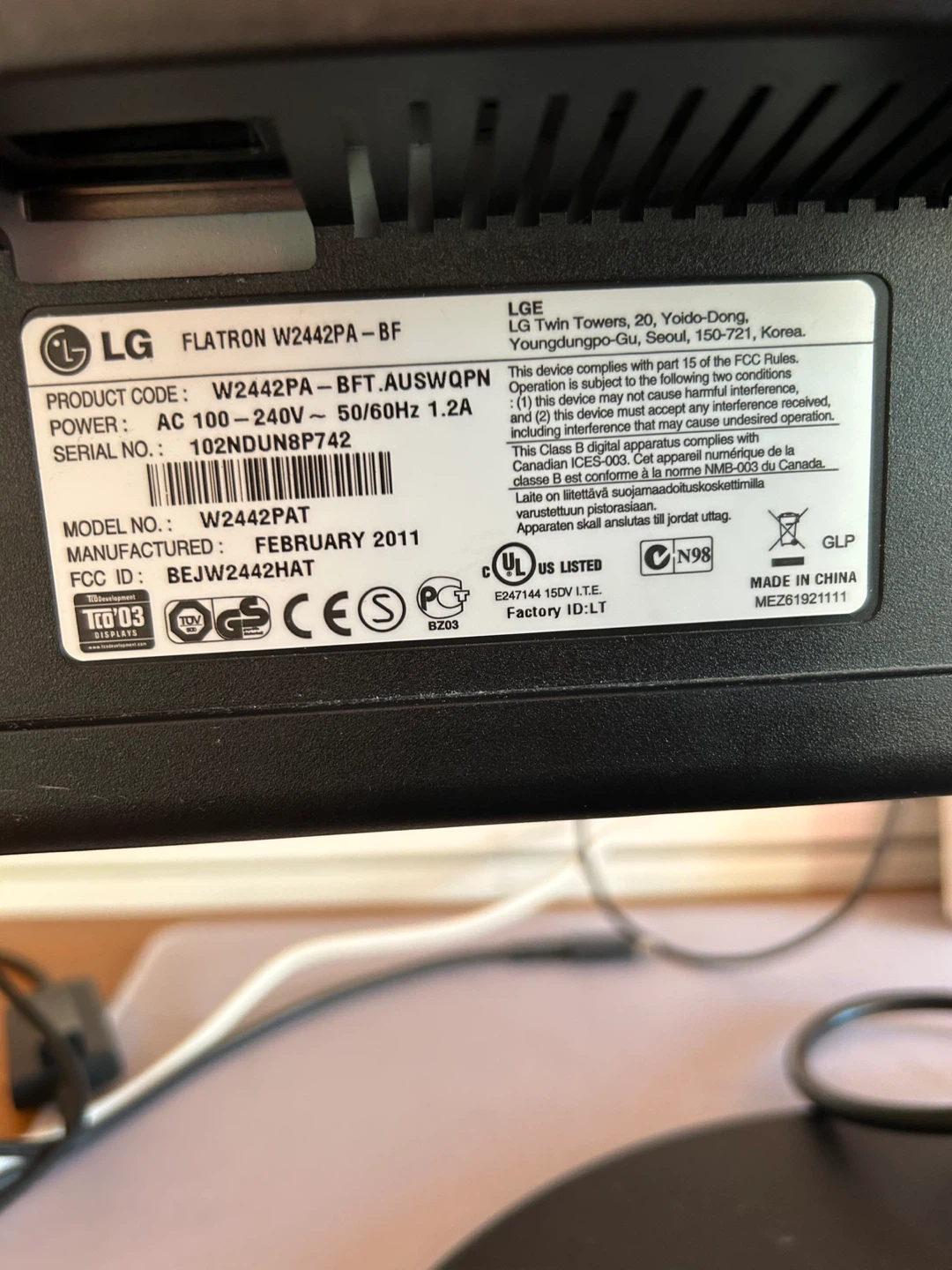 LG Flatron W2442PA 24 inch monitor - photo 3