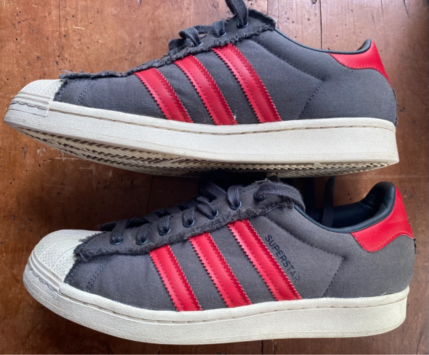 ADIDAS Superstar Men Size 9 - Grey/Red/White