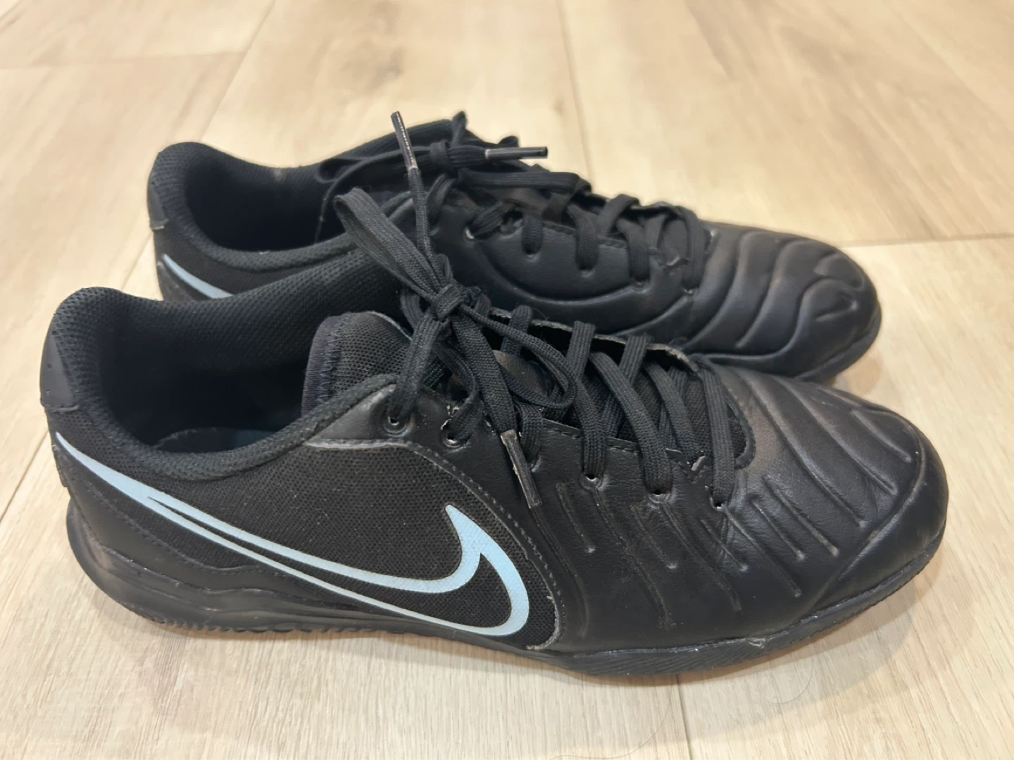Nike Tiempo Indoor Soccer Shoes