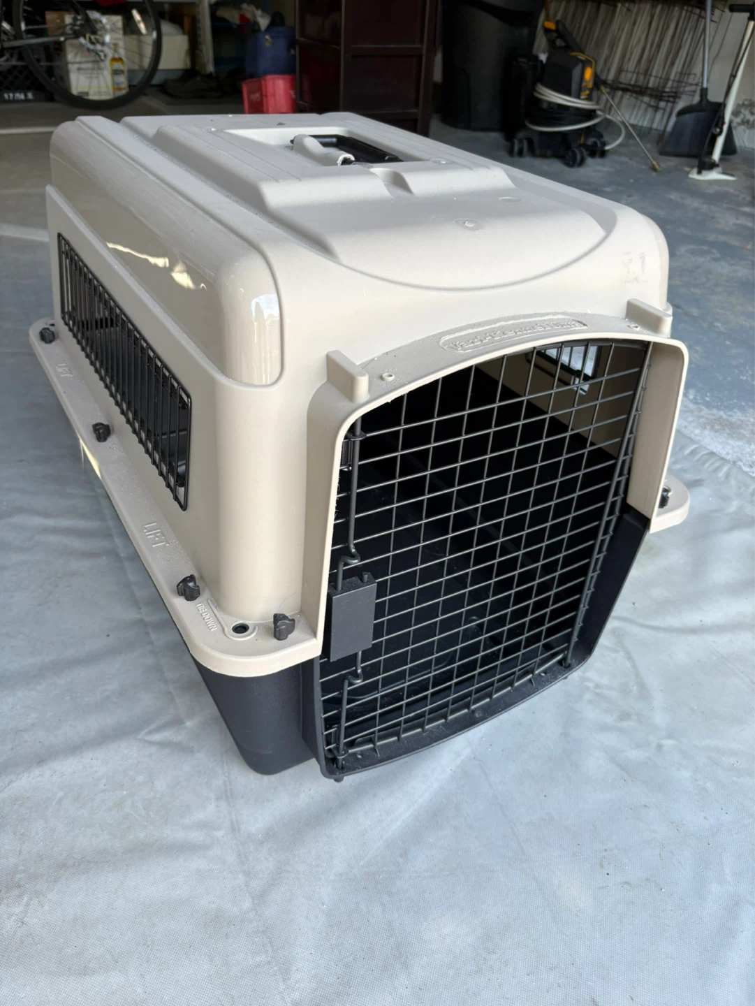 Vari Kennel Ultra Crate (Medium 25-30 lbs)