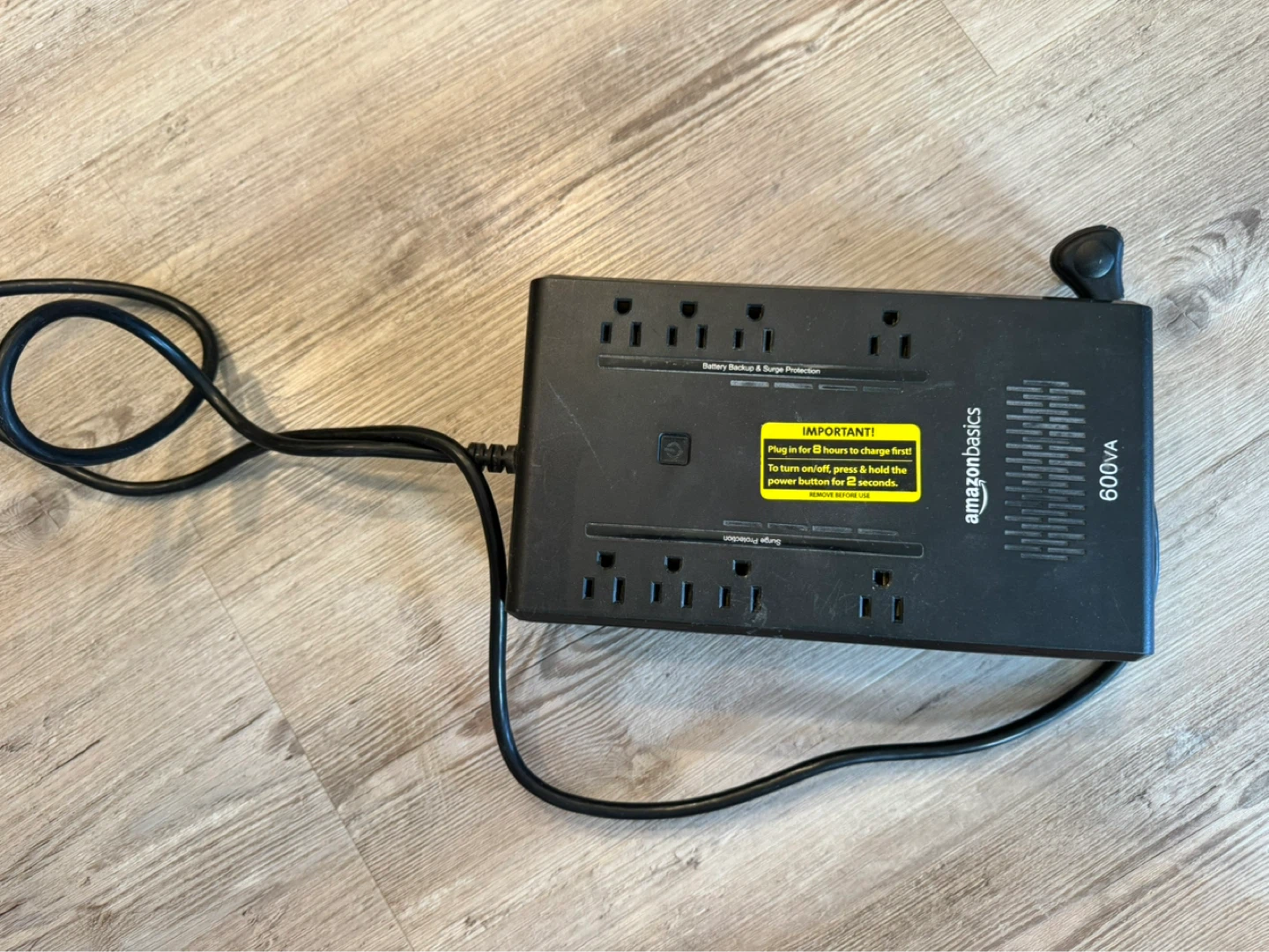 AmazonBasics 600VA UPS Battery Backup & Surge Protector - photo 2