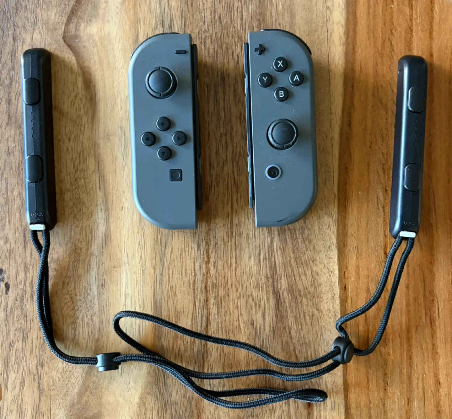 Nintendo Switch complete bundle with extra Joy-Cons and case - photo 4