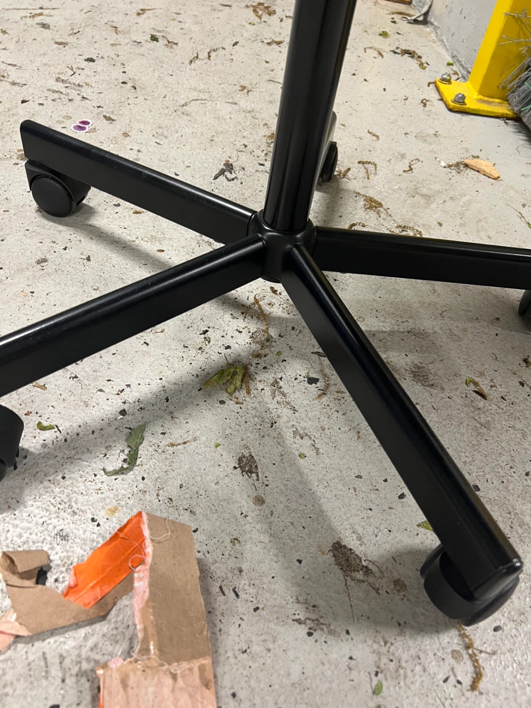 Black Office Chair with Wheels - photo 2