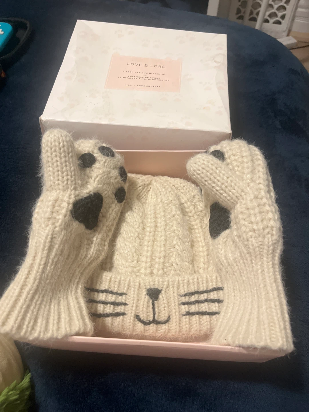 Love & Lore Kitten Hat and Mitten Set