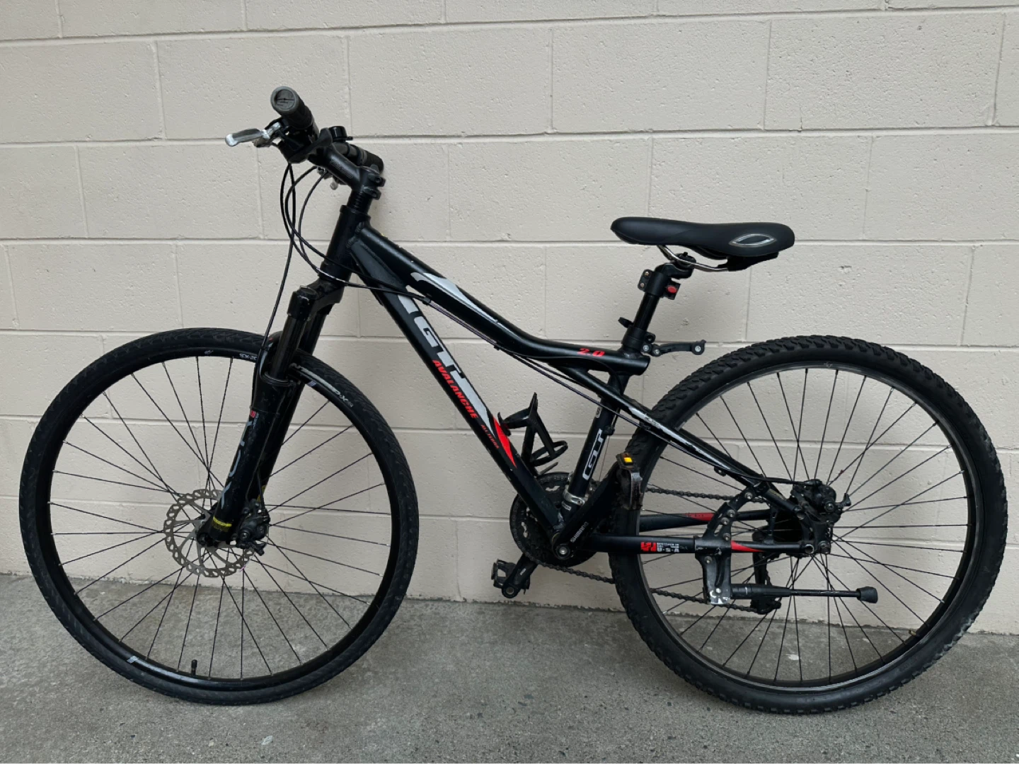 GT Avalanche 2.0 Mountain Bike (XS size)