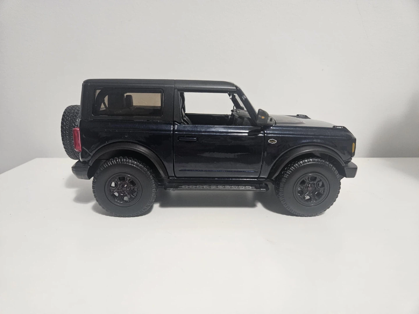 Maisto 2021 Ford Bronco Wildtrack Off Road Black Model - photo 3