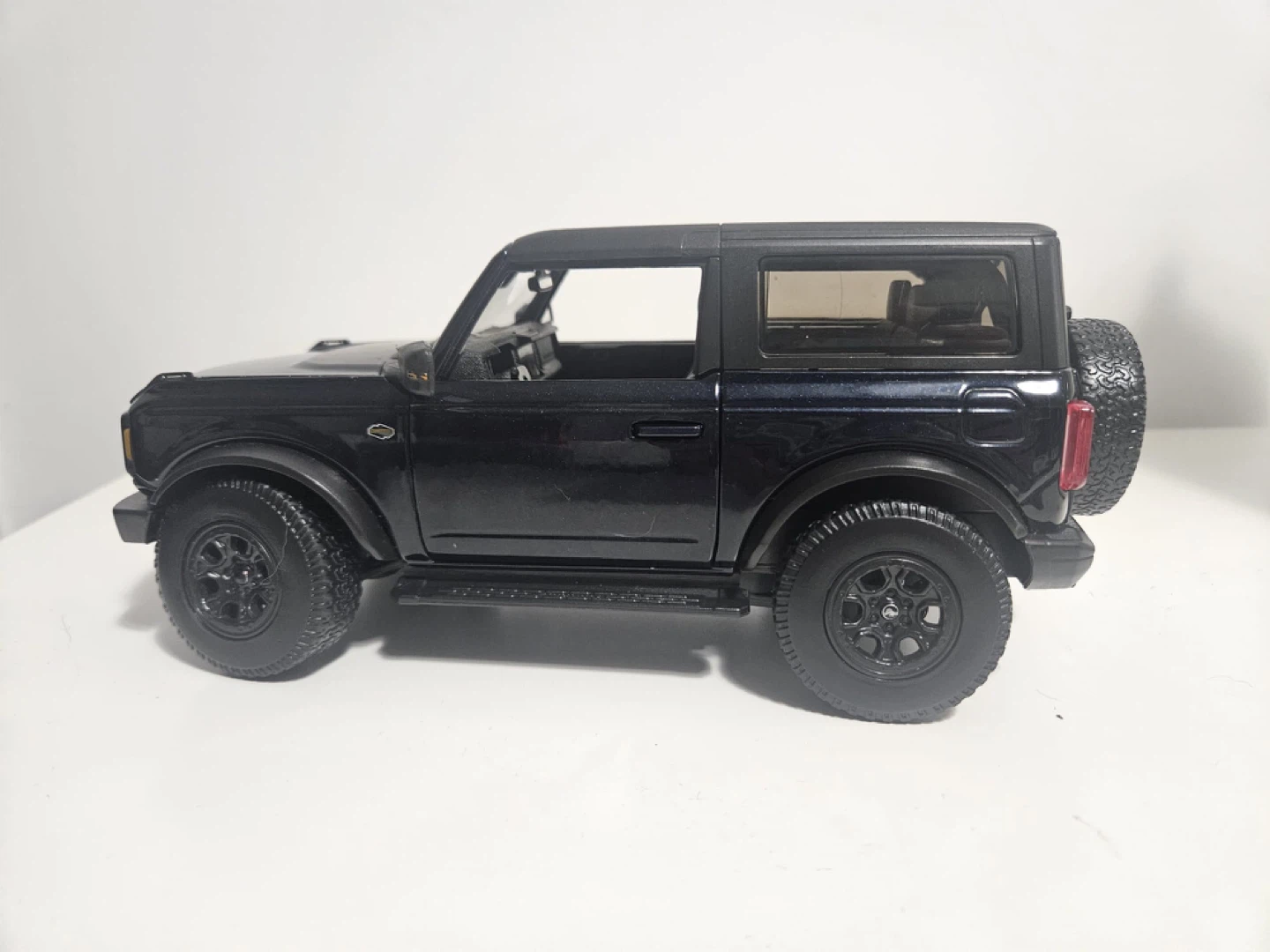 Maisto 2021 Ford Bronco Wildtrack Off Road Black Model - photo 5