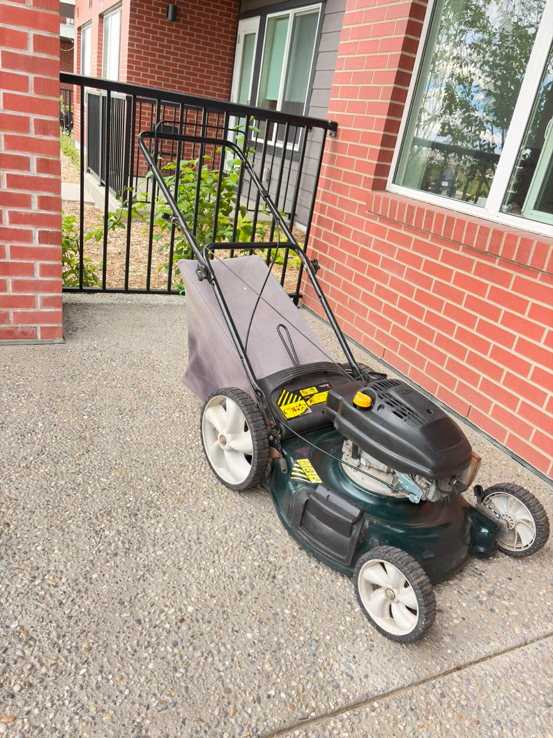 Lawn mower - photo 2