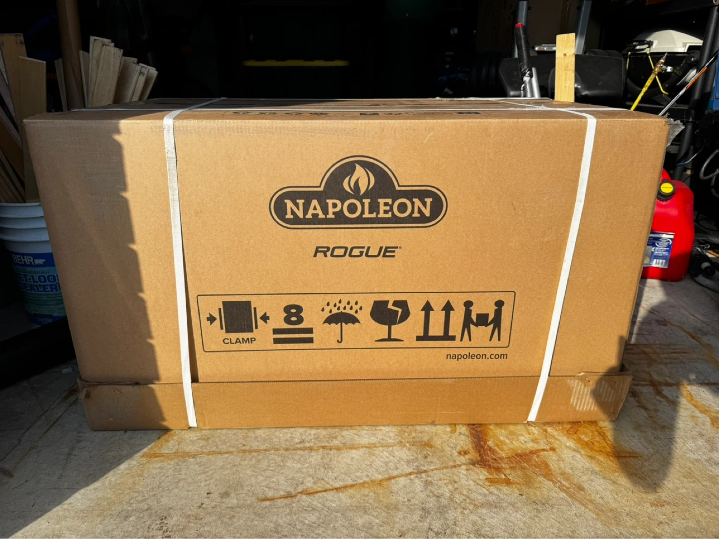 Napoleon Rogue PRO-S 625 5-Burner Propane Gas BBQ