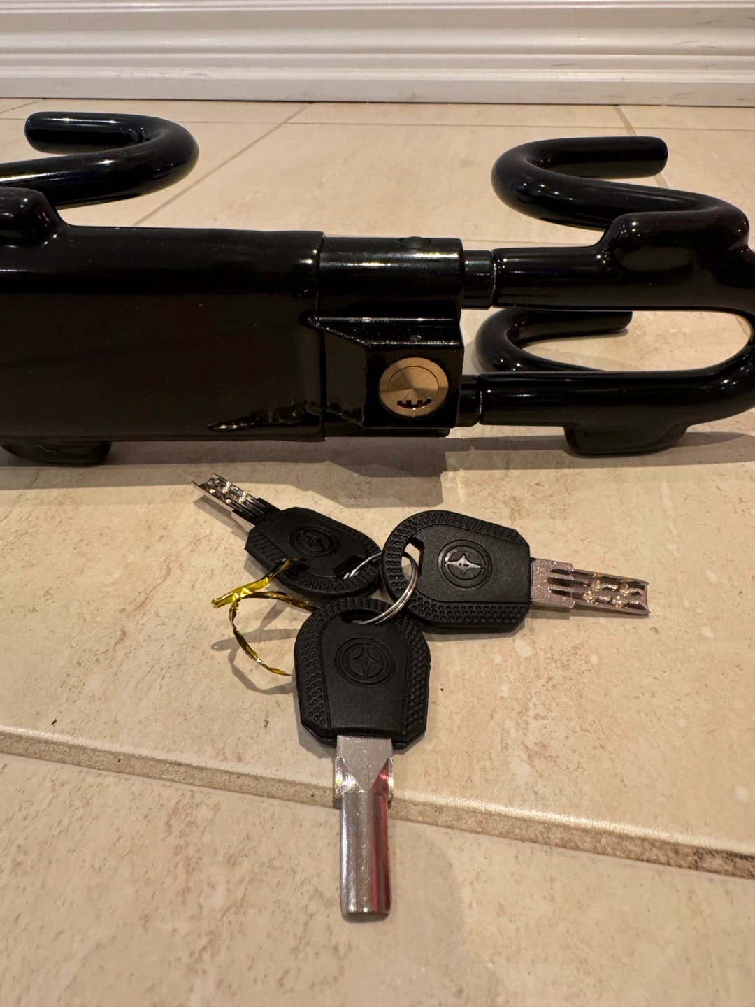 Black Anti-Theft Steering Wheel Lock with Keys - photo 5