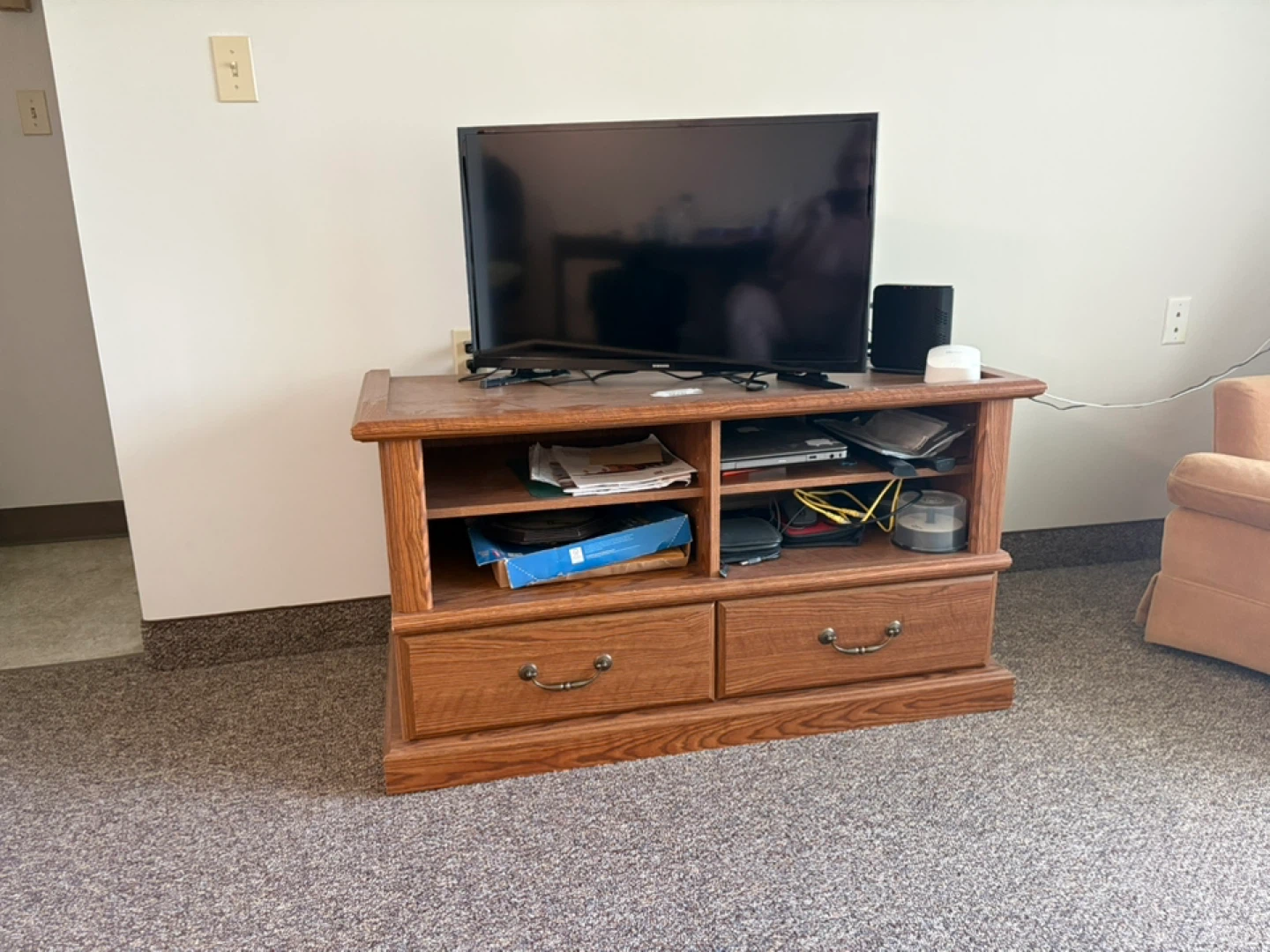 Loveseat with patterned upholstery - photo 4