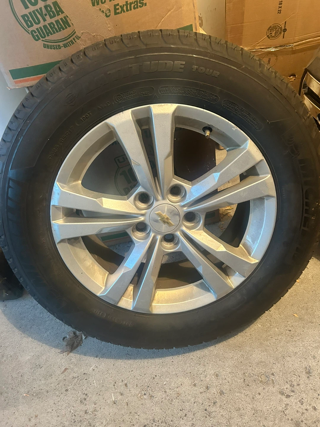 Michelin P225/65R17 Tire