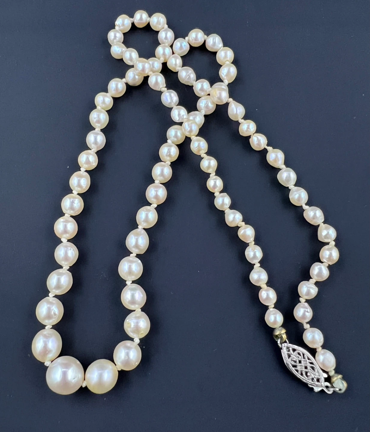 Vintage Graduated Pearl Necklace - photo 2