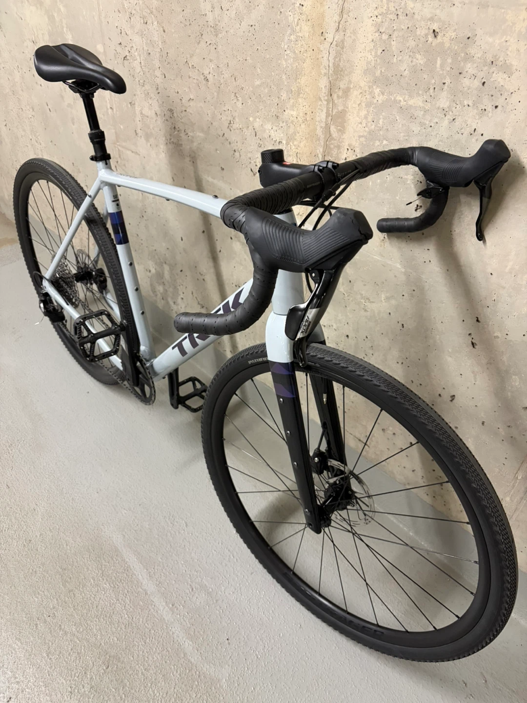 Trek Checkpoint ALR5 Gravel Bike (Size 58) - photo 2