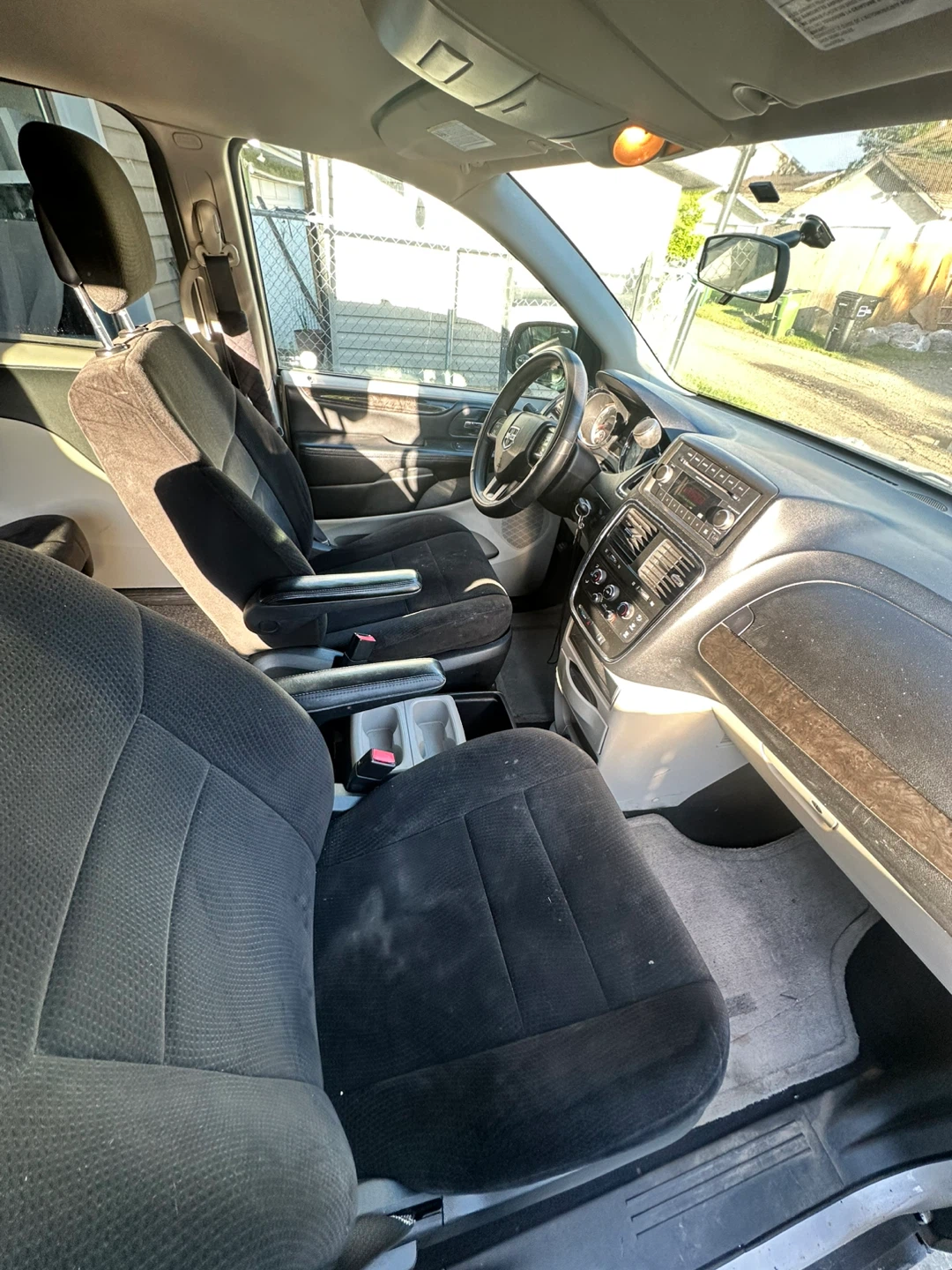 White Dodge Grand Caravan - photo 4