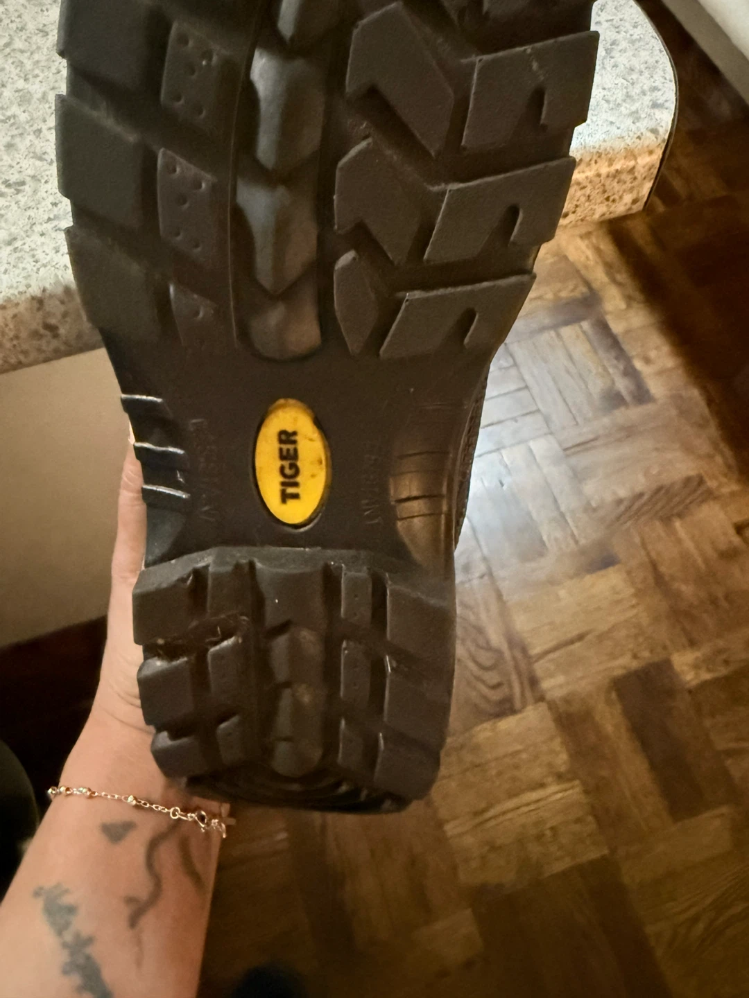 Tiger Safety Shoes - Metal Free - Size 7.5 - photo 5