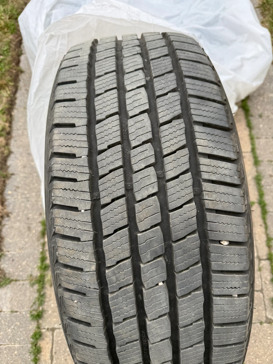 A set of 4 Kumho Tires 245/55R19 All-Season Tire - photo 2