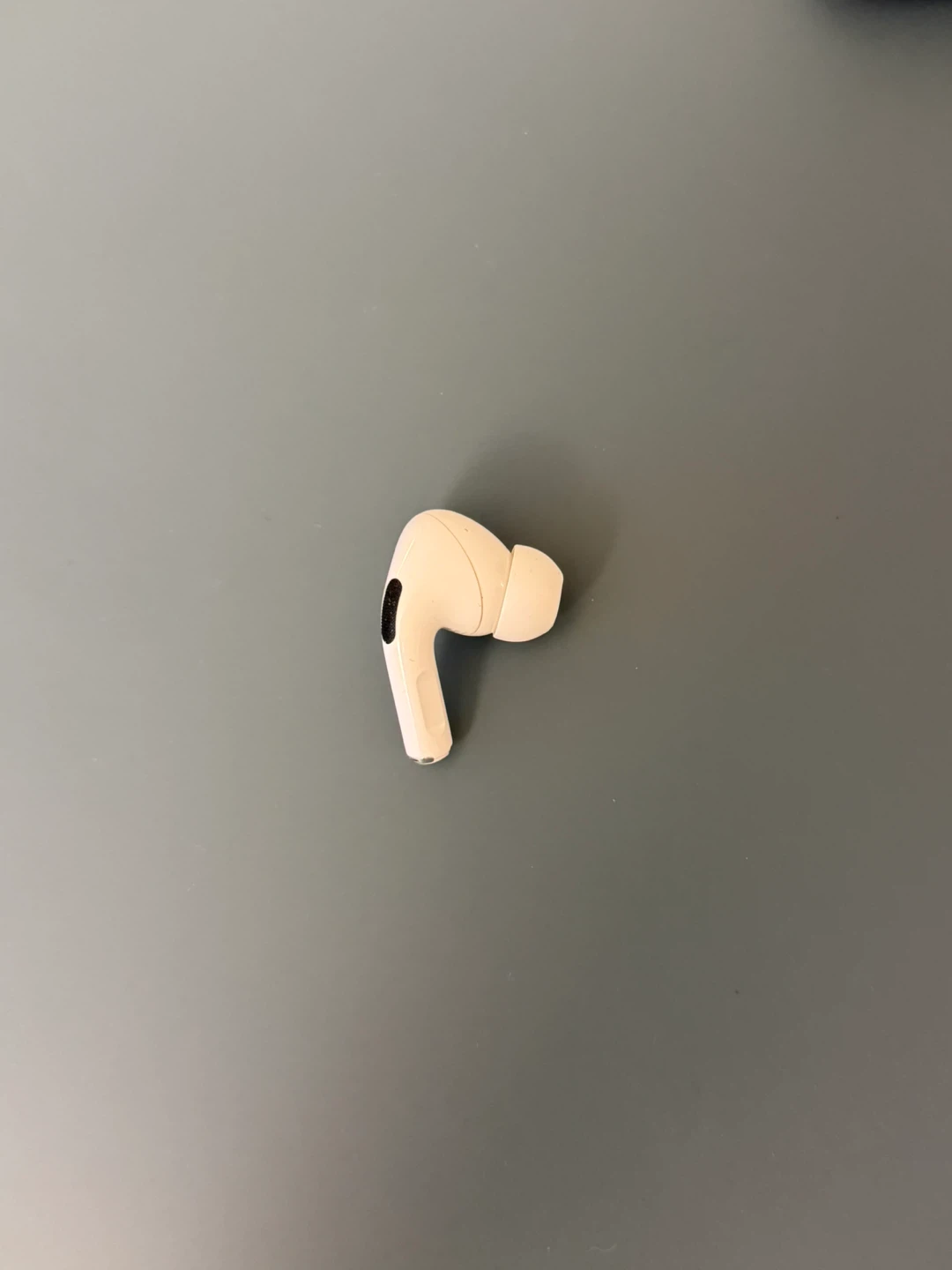 Apple AirPods Pro (Right Earbud) - photo 2