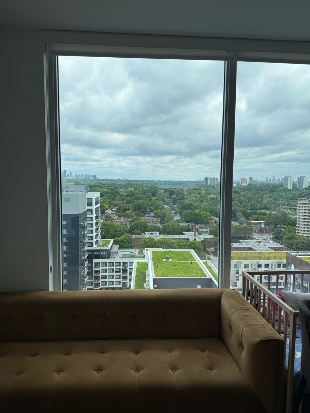 Room for rent in a 2 bedroom 2 bathroom condo unit - photo 4