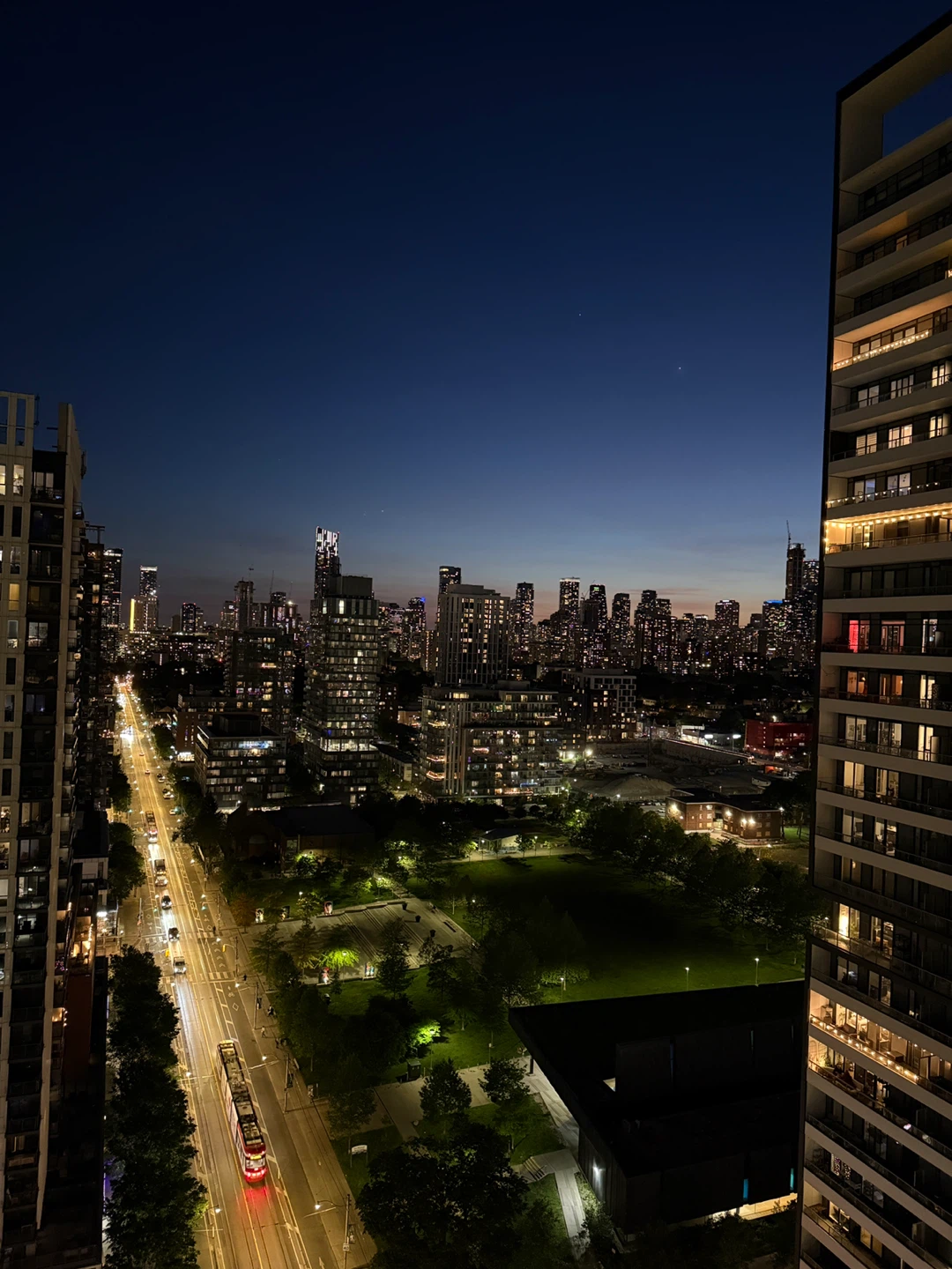 Room for rent in a 2 bedroom 2 bathroom condo unit - photo 3