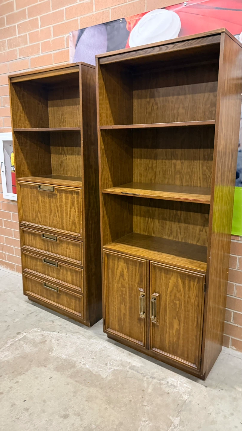 Drexel set of 2 Bookcases with storage - photo 4
