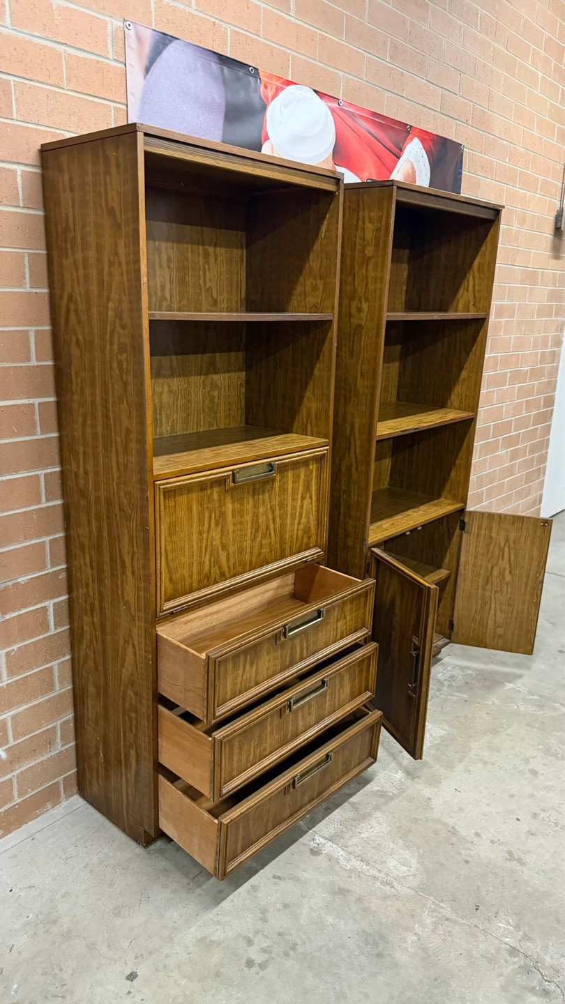 Drexel set of 2 Bookcases with storage - photo 2