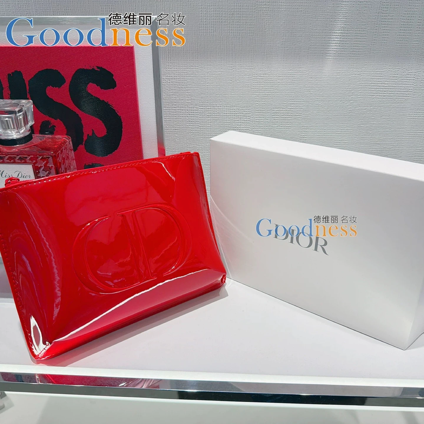 dior red make up bag - photo 2