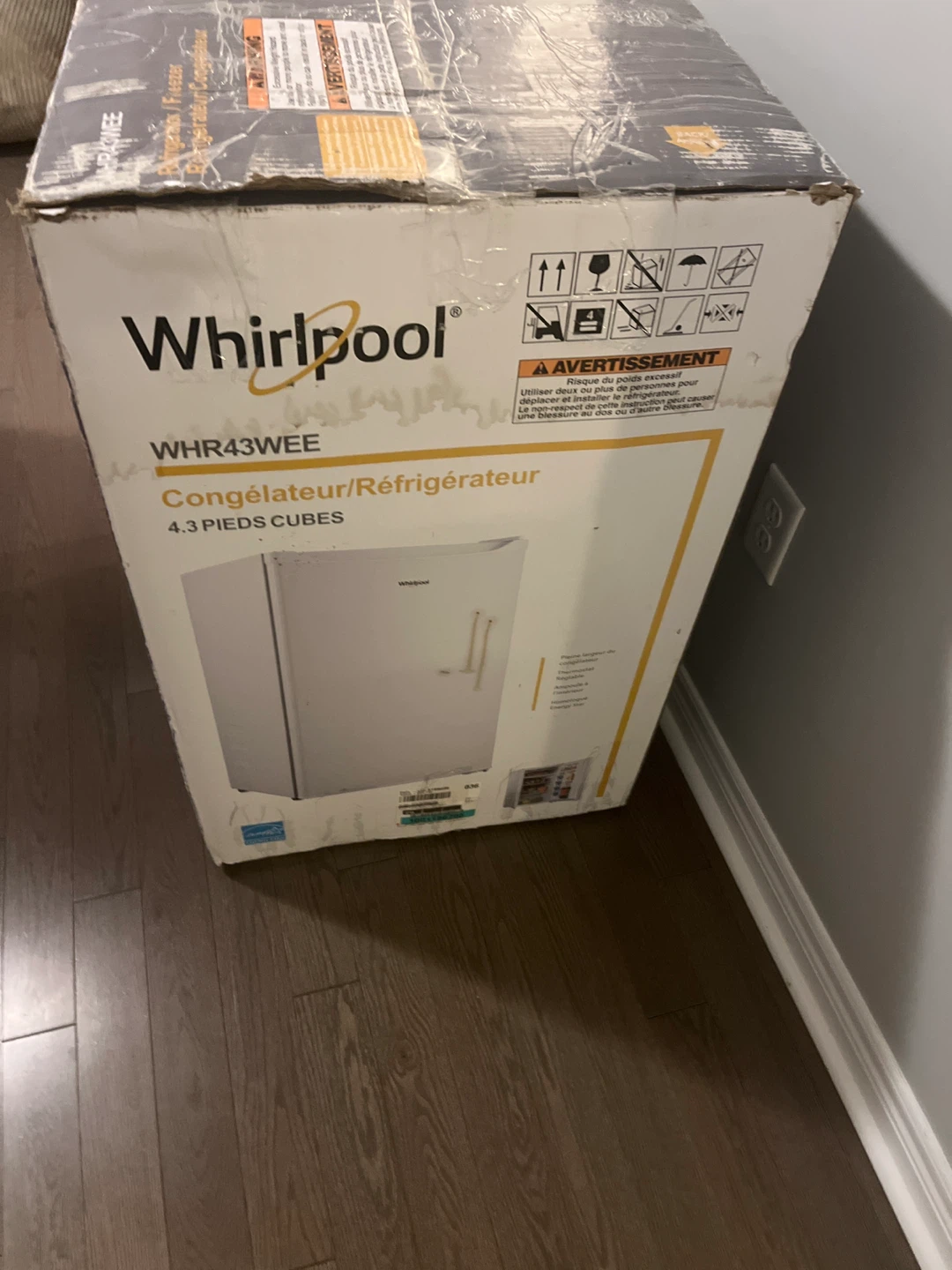 Whirlpool WHR43WEE Refrigerator/Freezer - 4.3 Cubic Feet - photo 3
