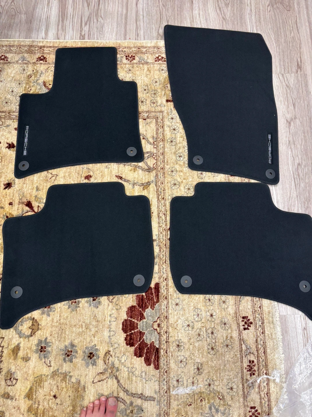 Porsche Cayenne OEM Carpet Floor Mats Set (2011–2018) - photo 5