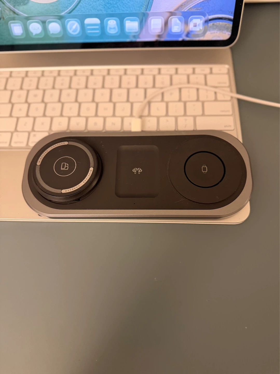 3-in-1 Wireless Charging Station - photo 2