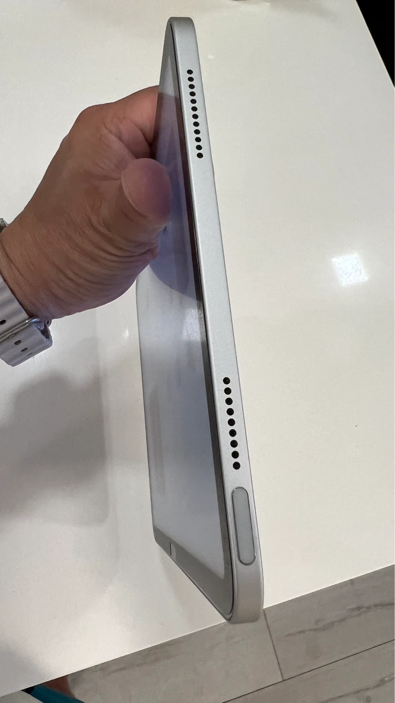 Apple iPad 10 Gen like new (paper screen protector on it) - photo 3