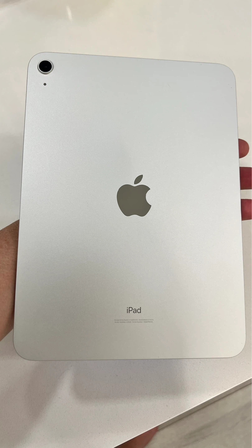 Apple iPad 10 Gen like new (paper screen protector on it)