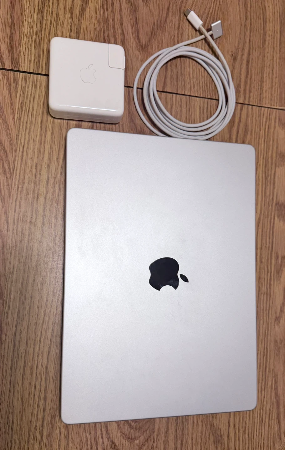 Apple MacBook Pro 14” with Magic Mouse USB-C