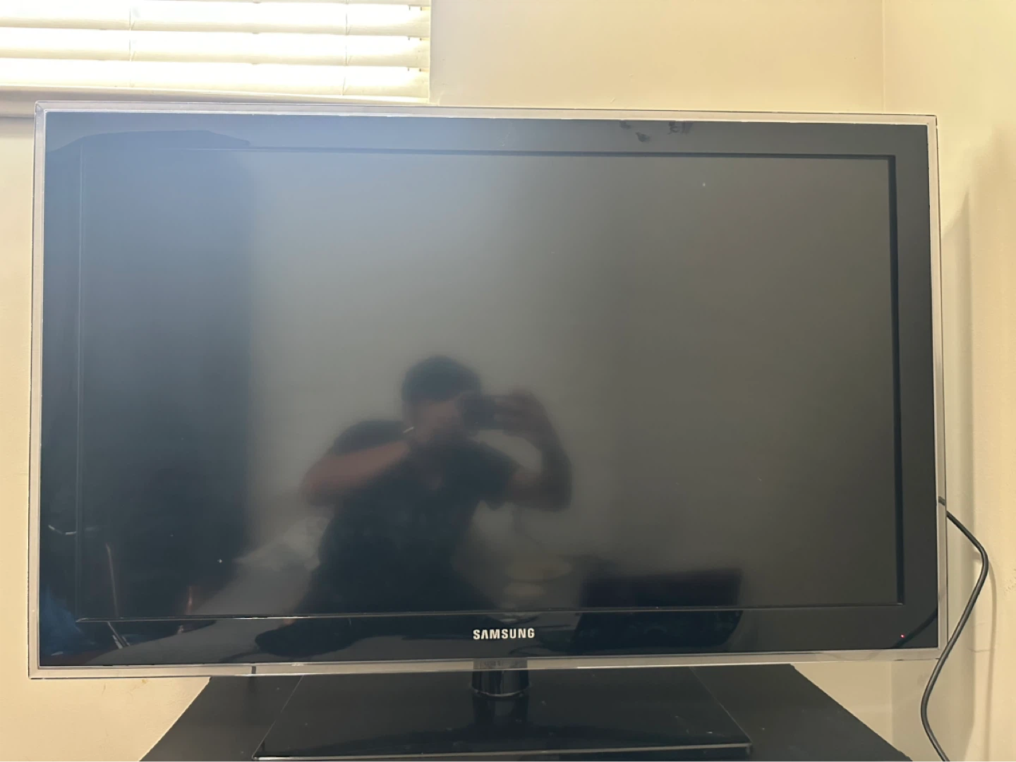 Samsung 40” Full HD 1080p TV + Original Remote & Swivel Stand - photo 4