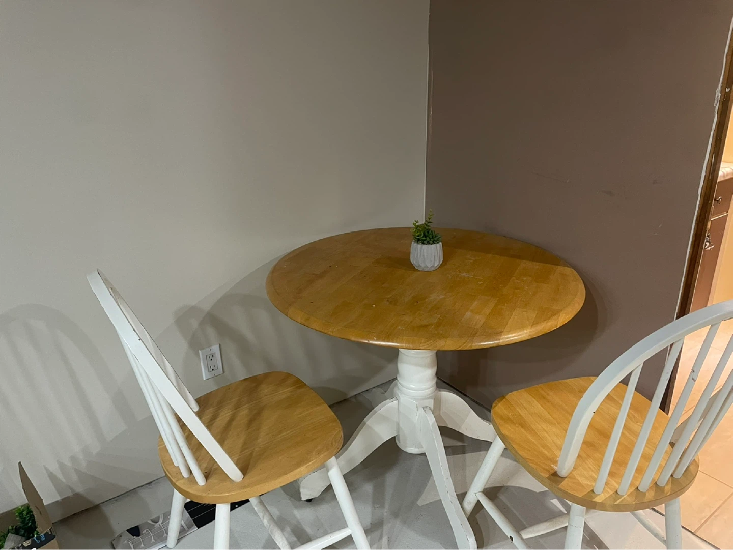 Round Pedestal Dining Table with 2 Chairs