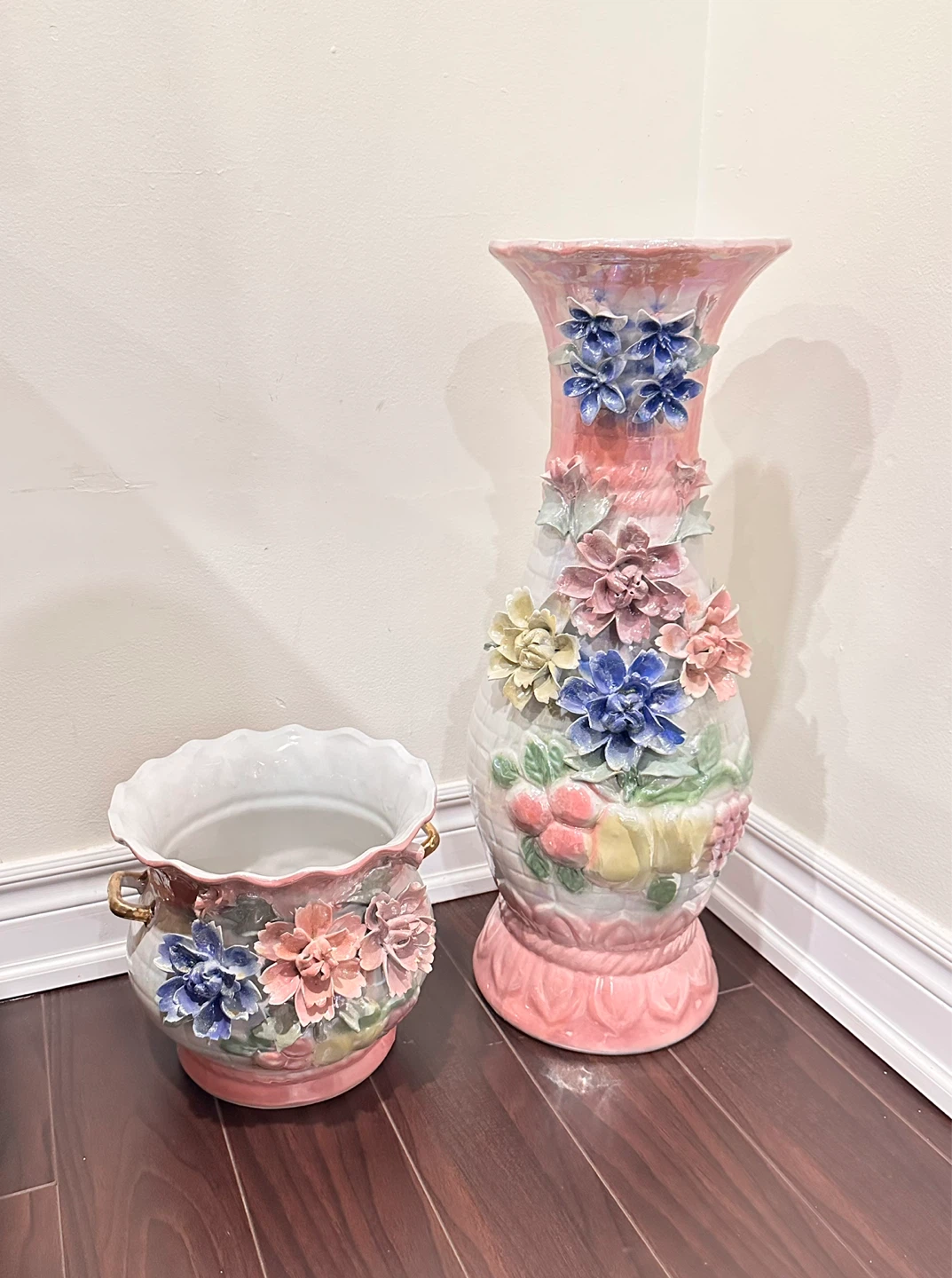 EUC 2pcs Ceramic Vase set