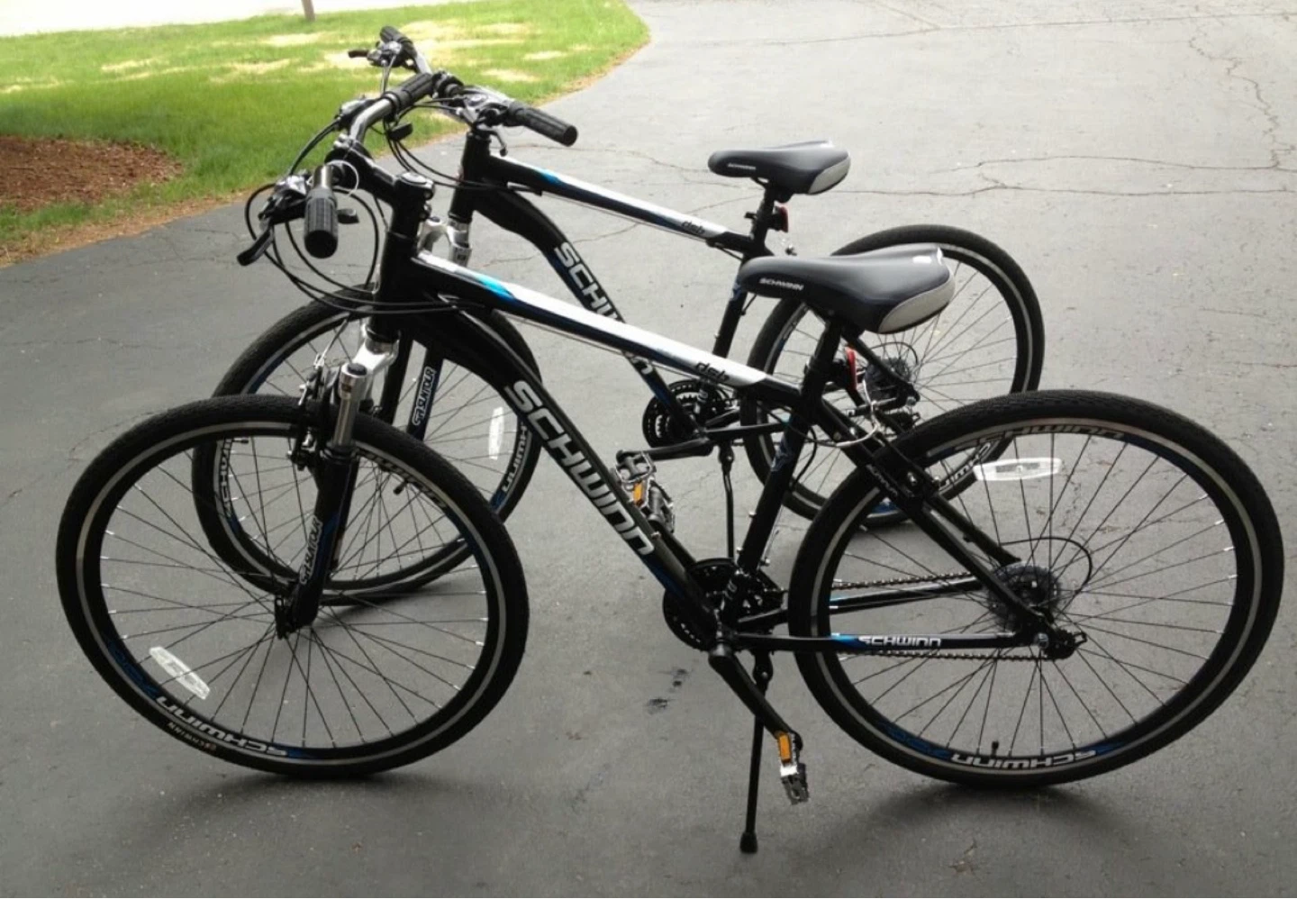 Schwinn hybrid 700 C series mounted bikes (2)