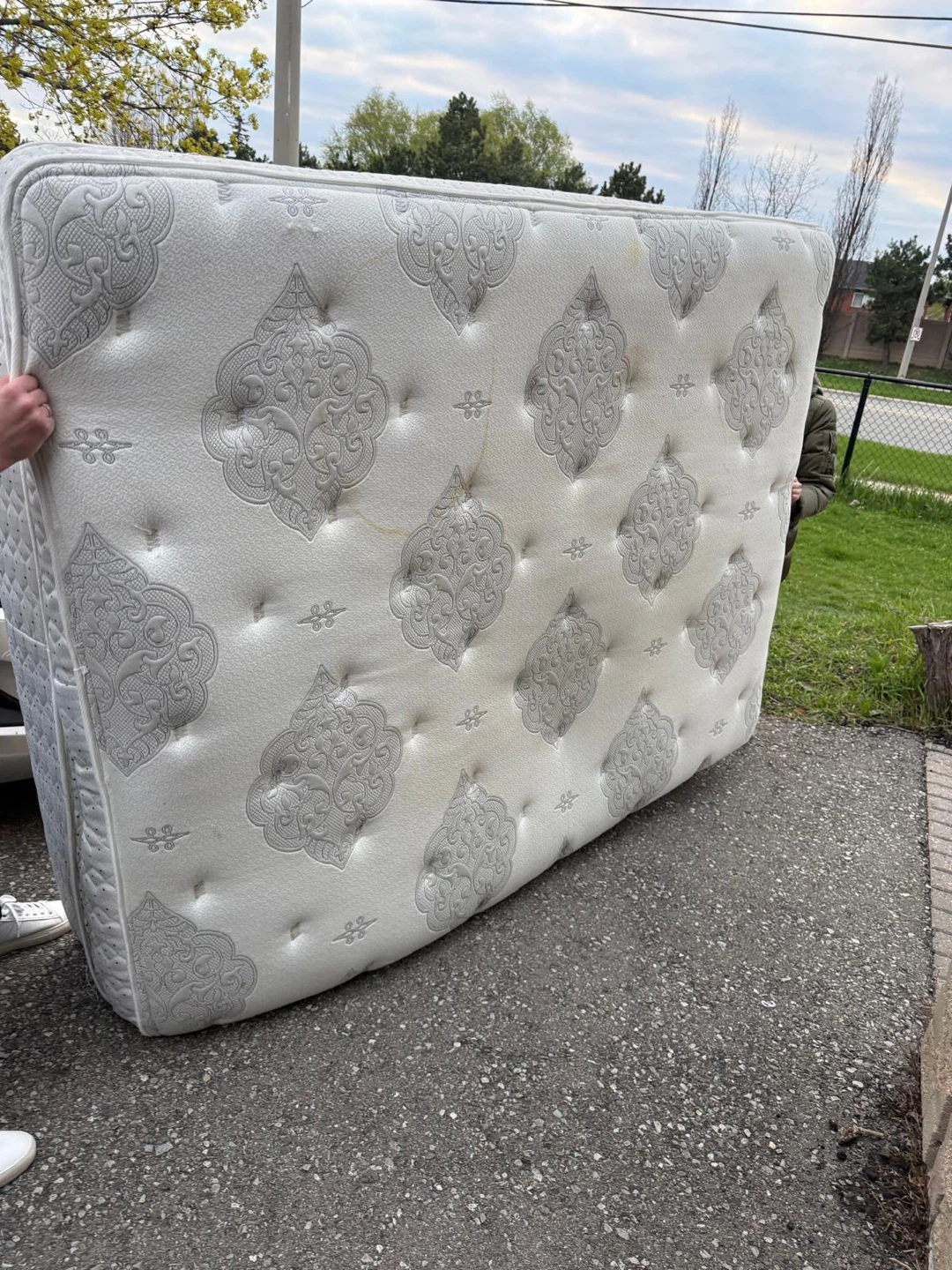 Queen Size Mattress with Box - photo 2