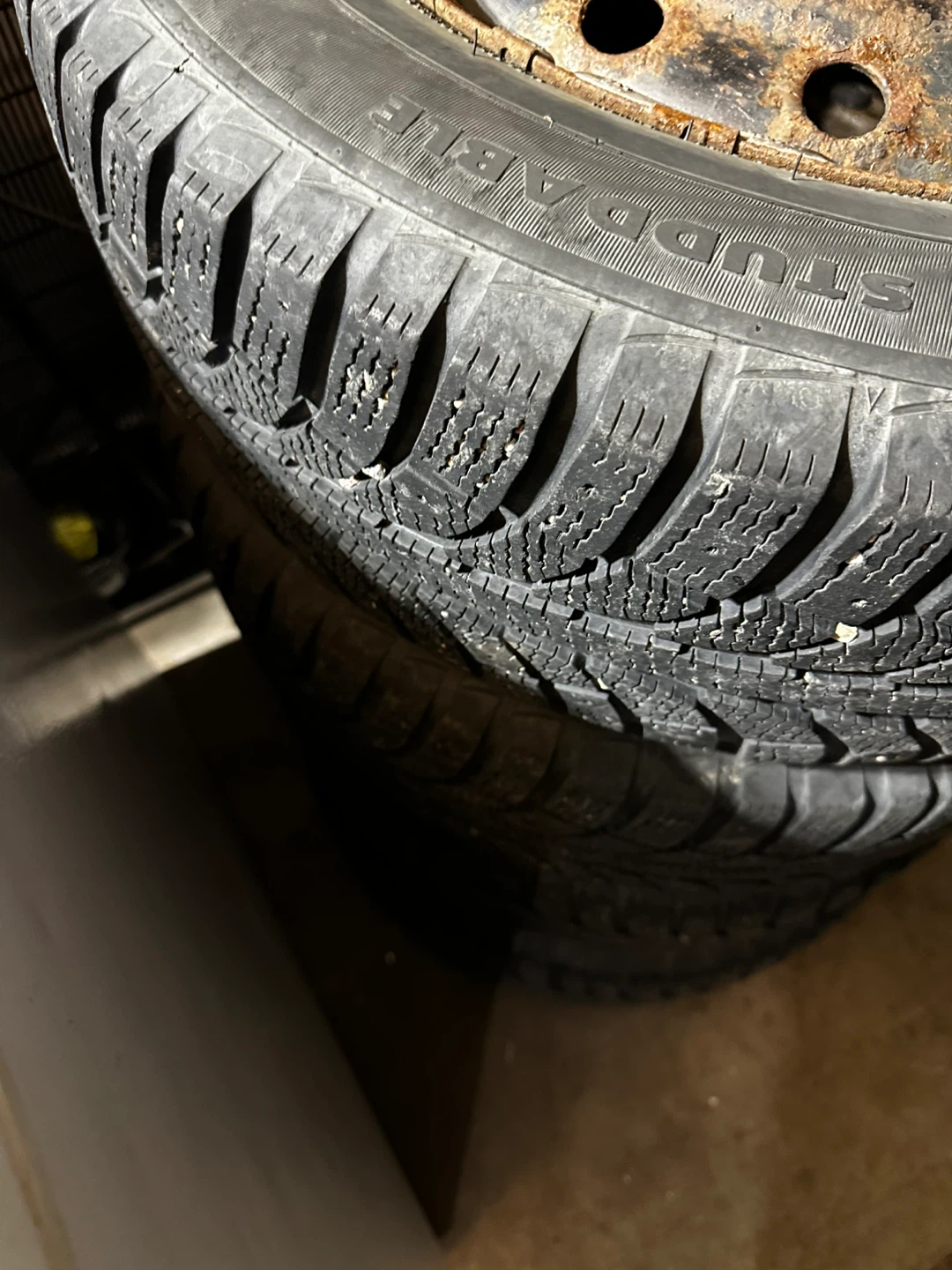 4:Tires all season 225/60R16